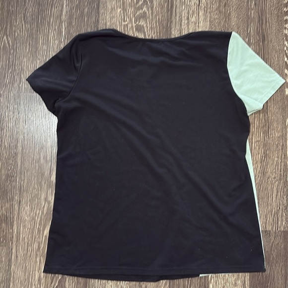 Woman’s Black and Mint Green Button-Front Top size XL - Picture 2 of 5